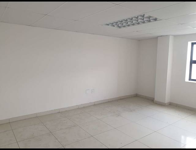 2,290M² WAREHOUSE FOR SALE IN KILLARNEY GARDENS